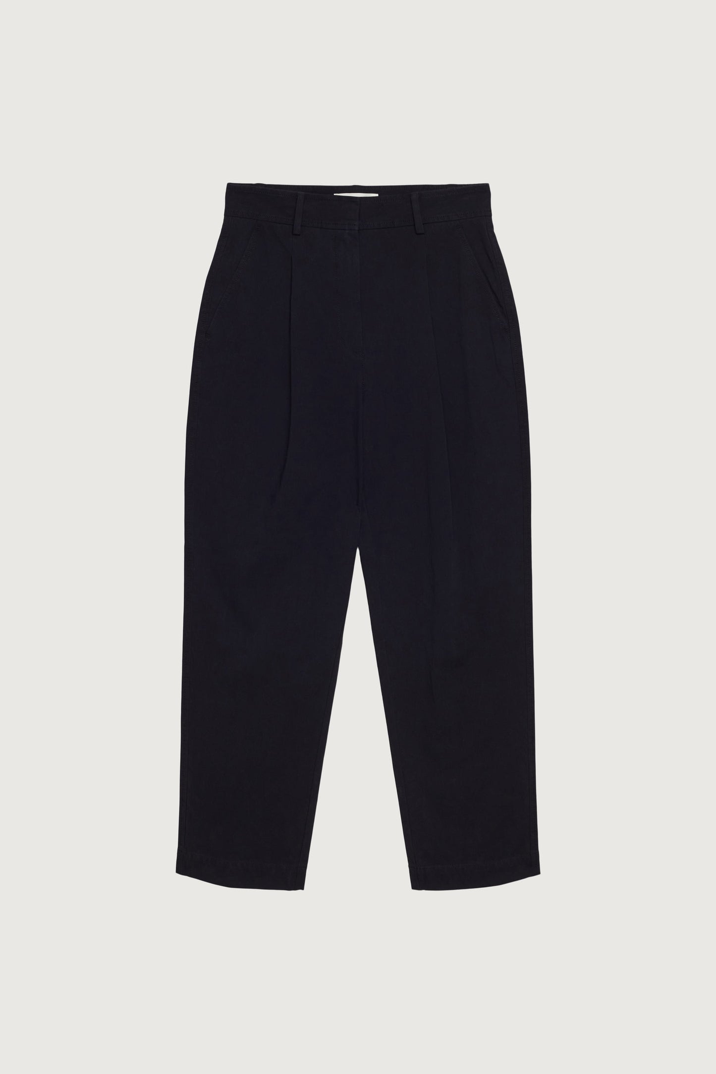 HIGH-RISE TAPERED PANT