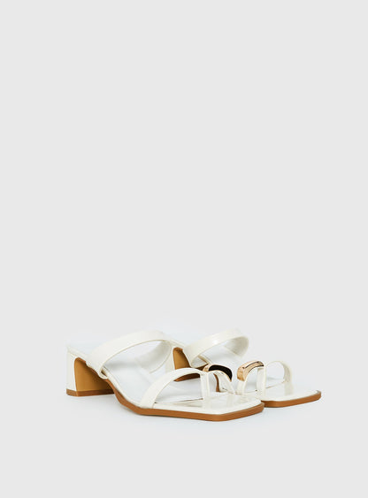 Billini Iverson Hardware Detail Heels While / Gold