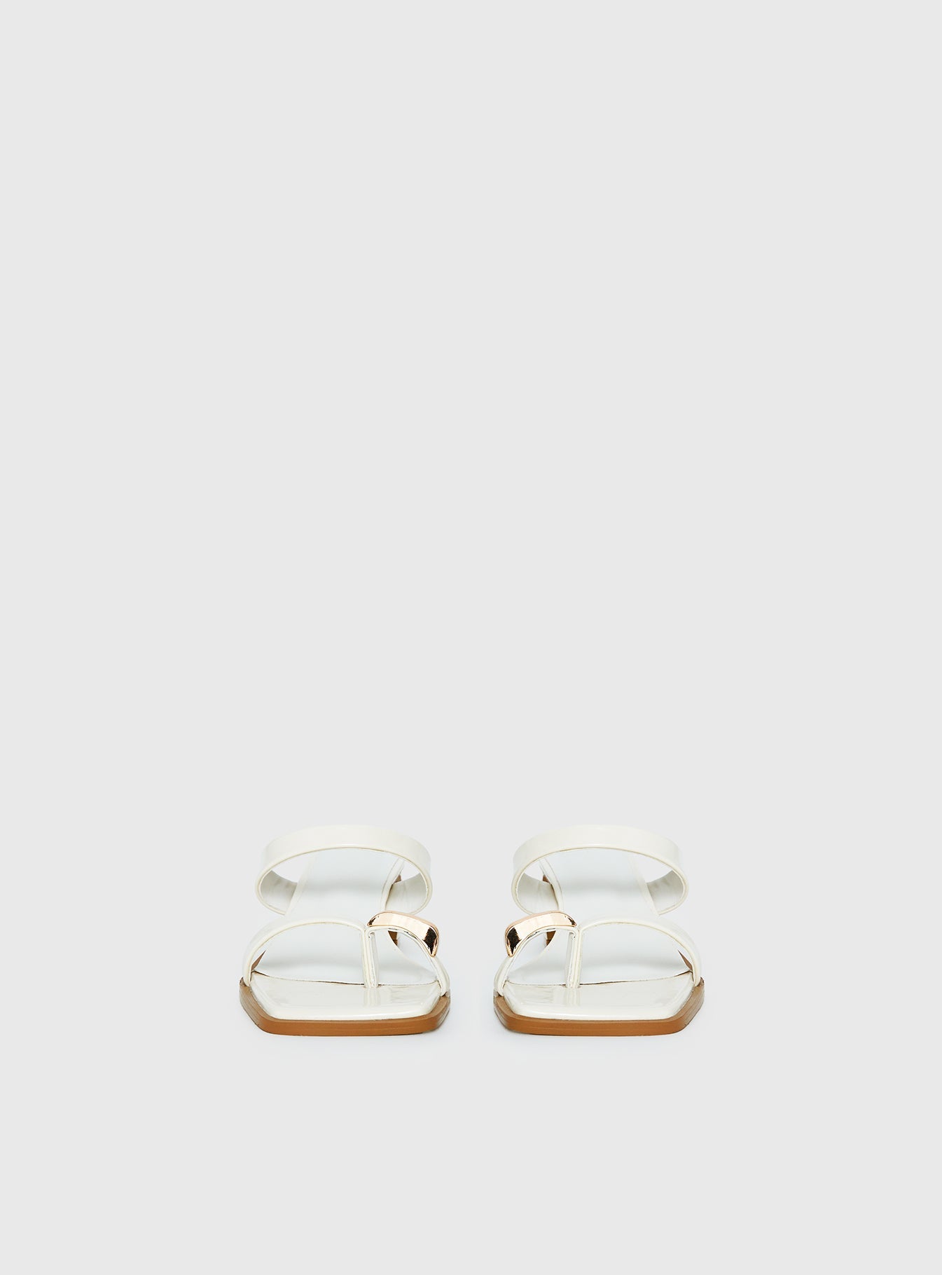 Billini Iverson Hardware Detail Heels While / Gold