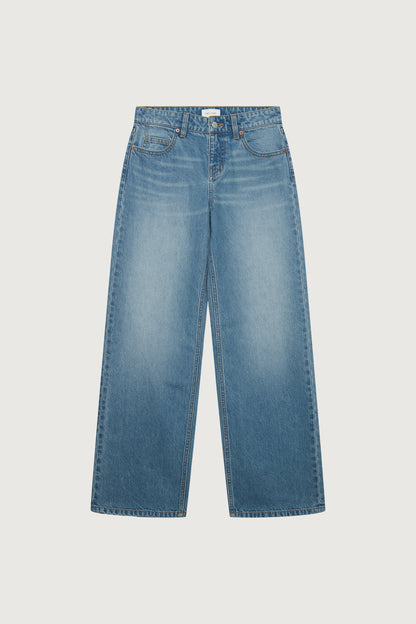 LOW RISE STRAIGHT LEG JEAN