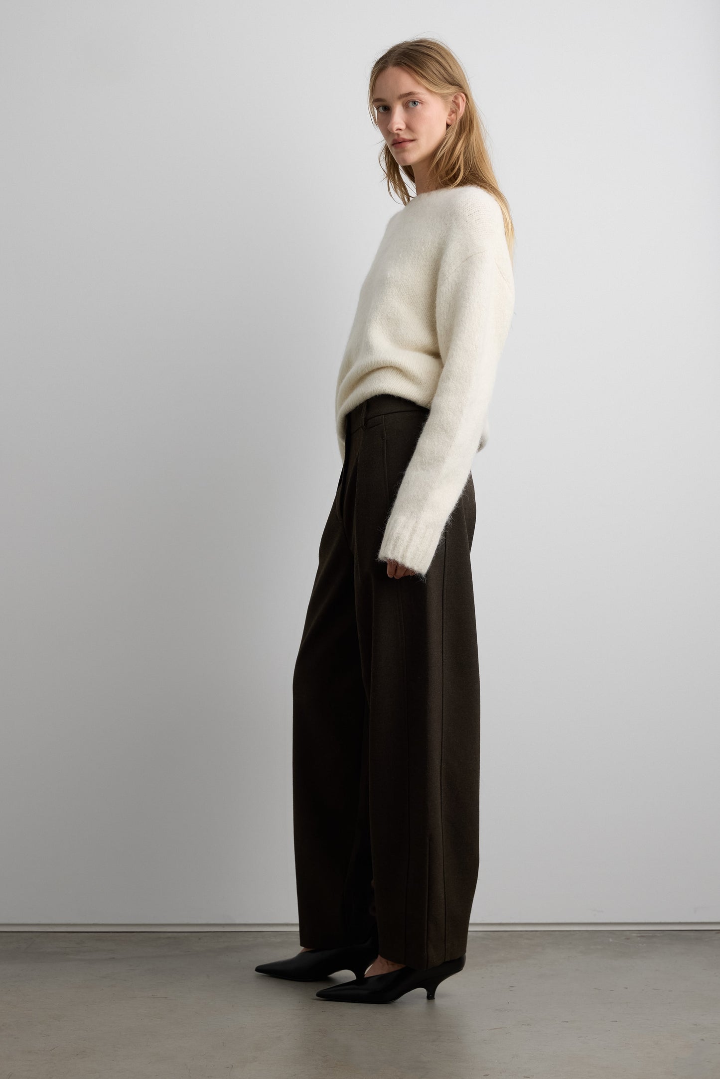BARREL LEG TROUSER