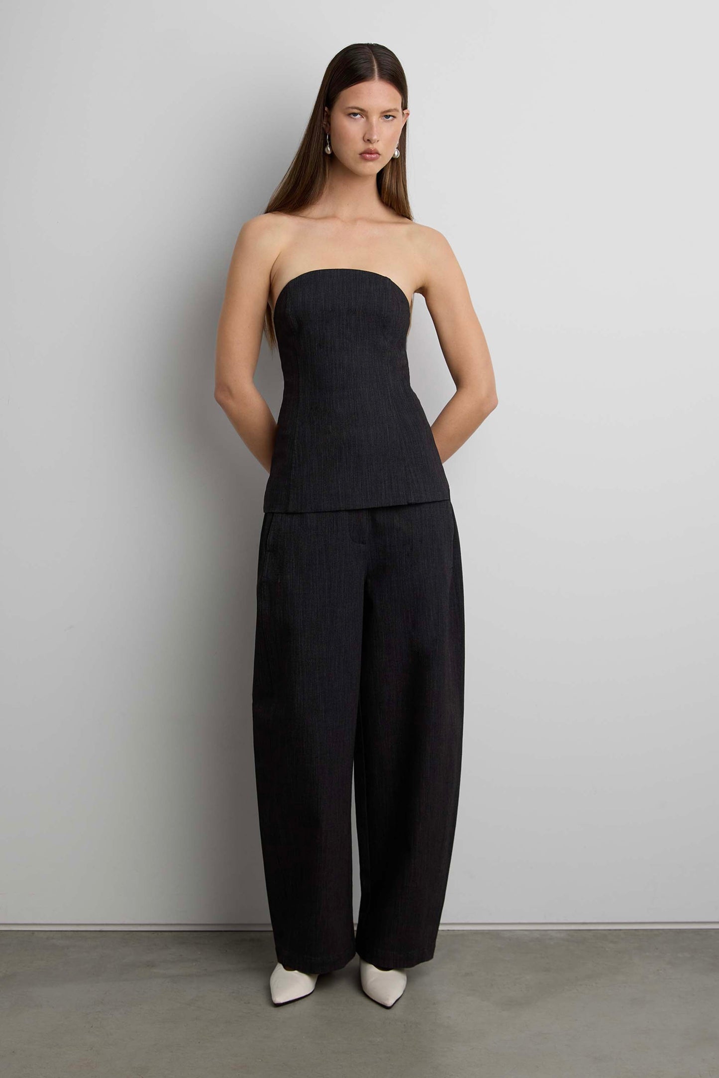 WOVEN TWILL BARREL LEG PANT