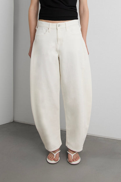 MID-RISE CURVED WAIST BARREL LEG PANT