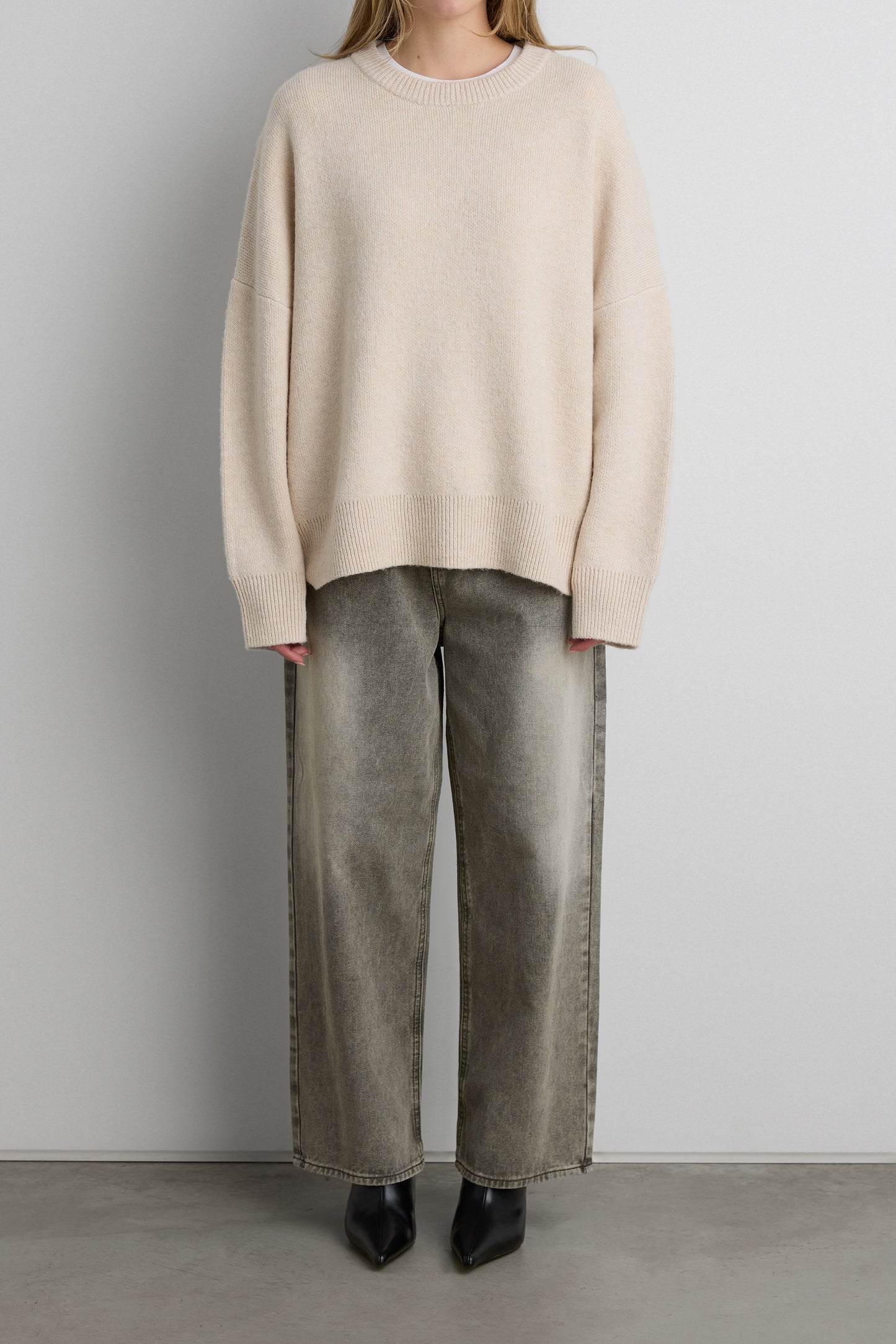 CREWNECK SWEATER