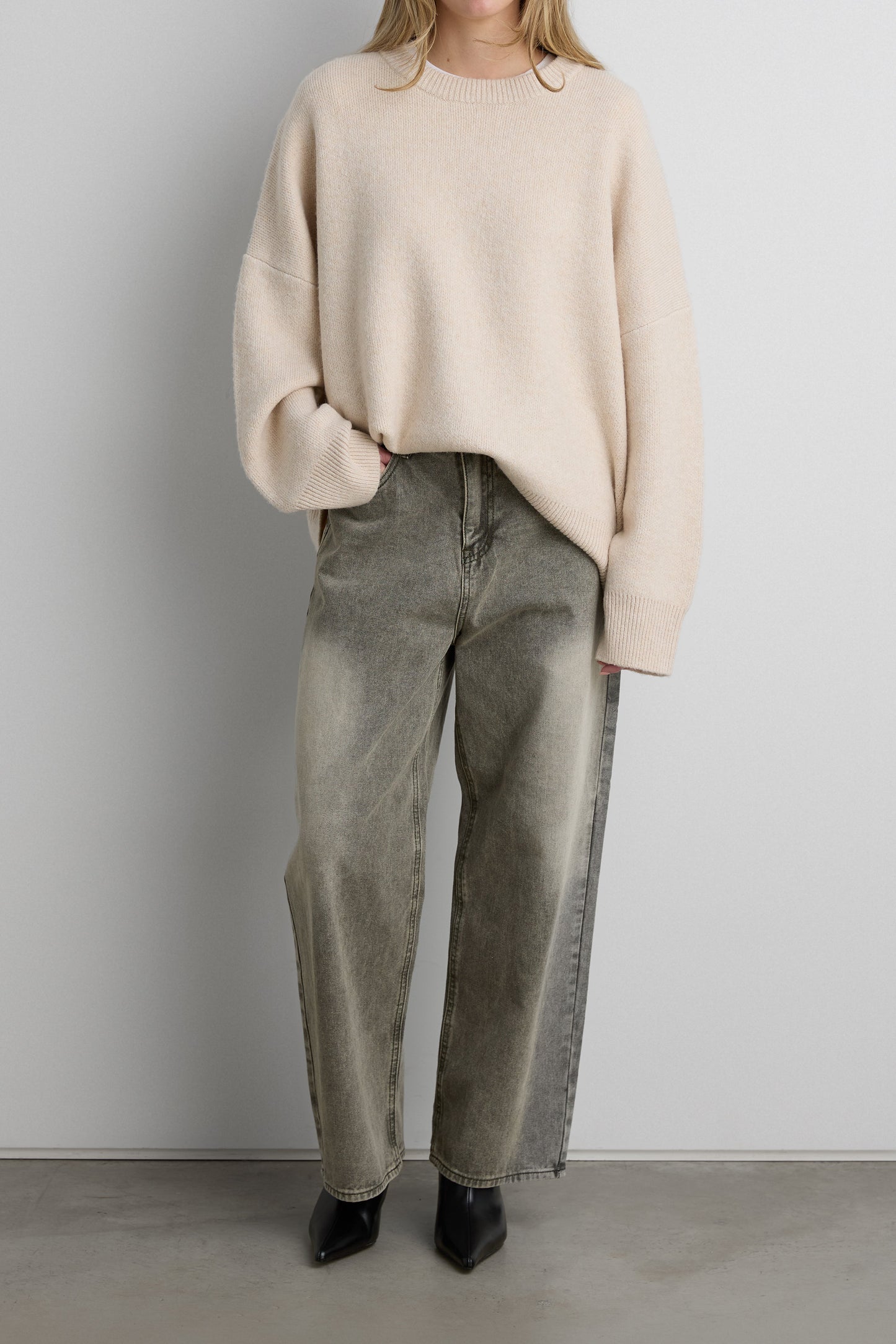CREWNECK SWEATER