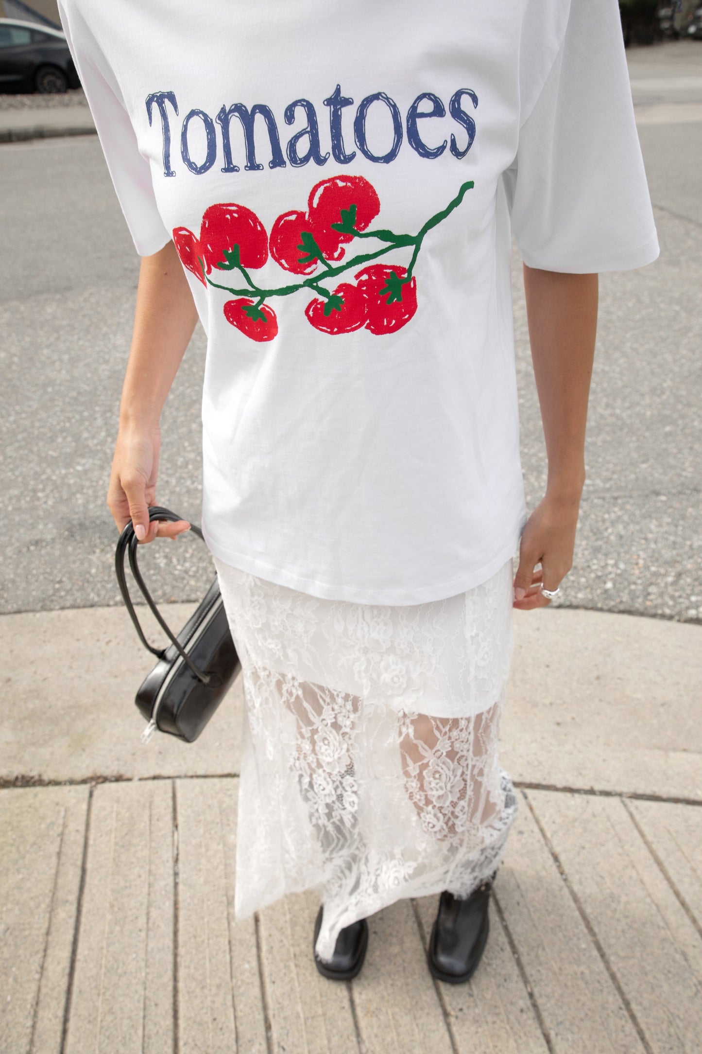 TOMATO GRAPHIC T-SHIRT