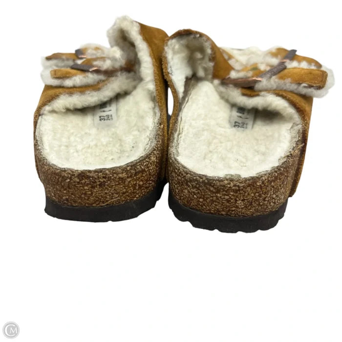 Sandals Flats By Birkenstock In Brown, Size: 6